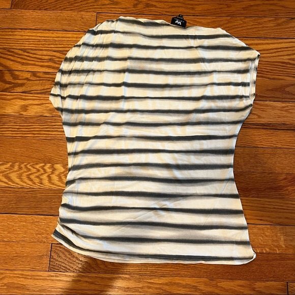 W by Worth Black & White Stripe Short Sleeve Rouched Shoulder Top Small - Picture 8 of 9